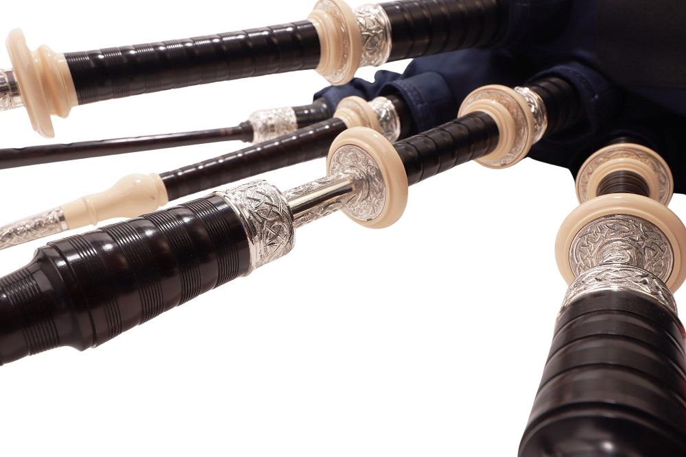 SPÉCIAL : McCallum AB9-Deluxe – cornemuse en blackwood avec argent sterling gravé à la main