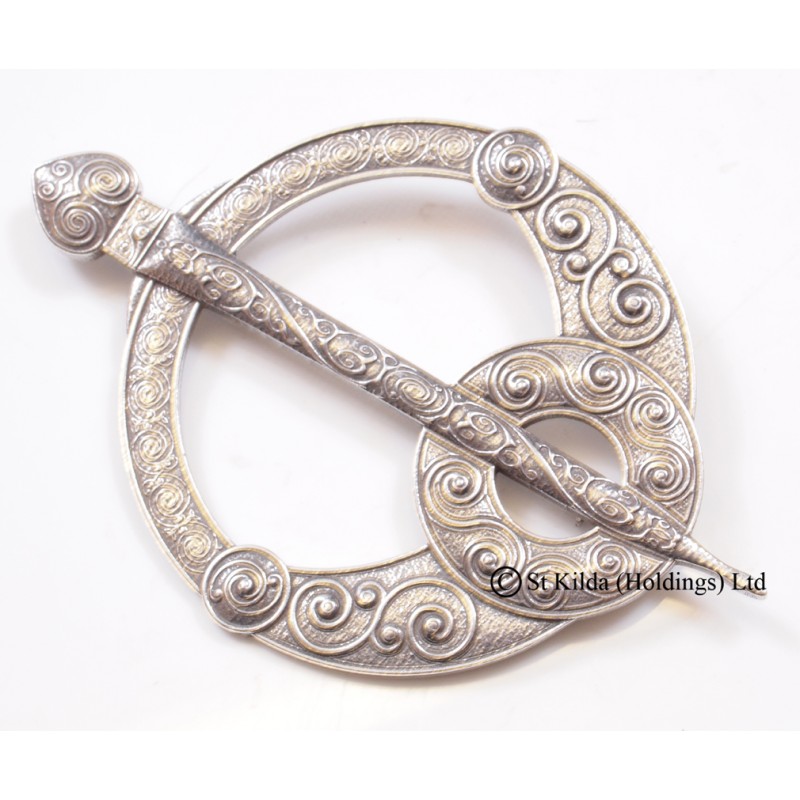 Broche de Plaid, Battersea Celtic Penannular Broche de Plaid, Battersea Celtic Penannular
